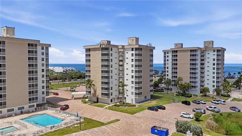 BEACH AND TENNIS CLUB - Residential
