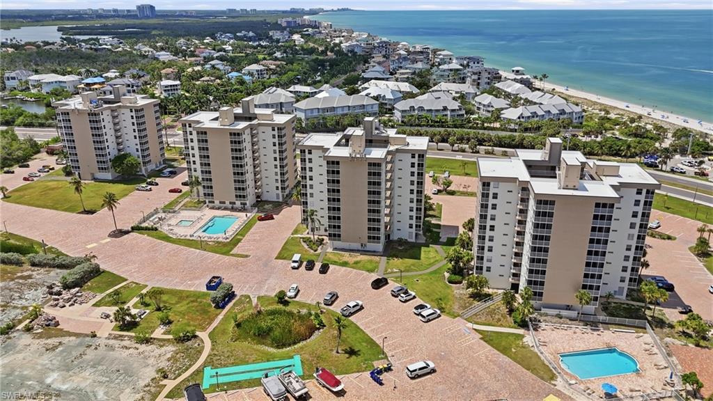 BEACH AND TENNIS CLUB - Residential