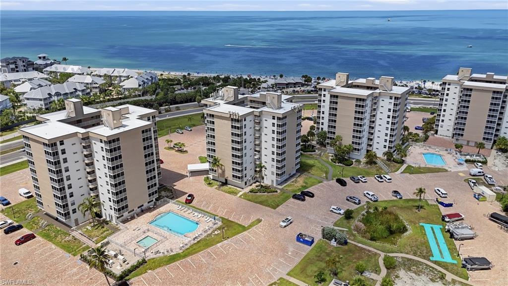 BEACH AND TENNIS CLUB - Residential