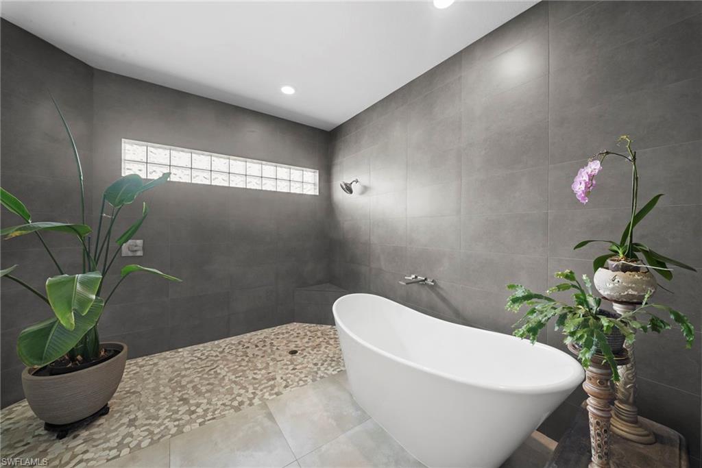 FOUNTAIN LAKES - Residential