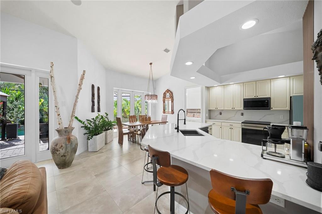 FOUNTAIN LAKES - Residential