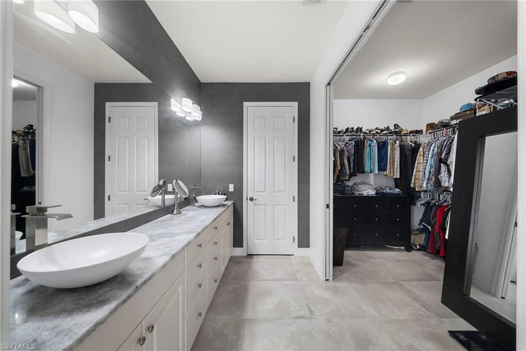 FOUNTAIN LAKES - Residential