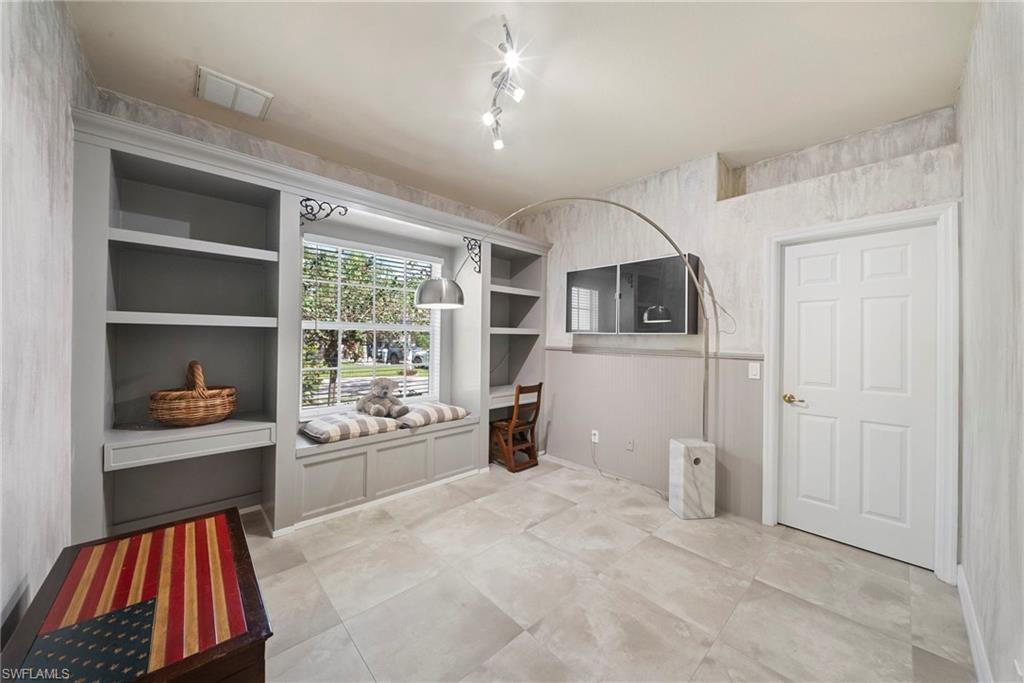 FOUNTAIN LAKES - Residential