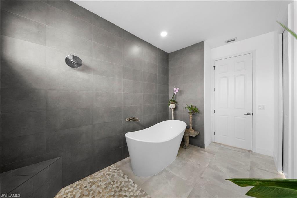 FOUNTAIN LAKES - Residential