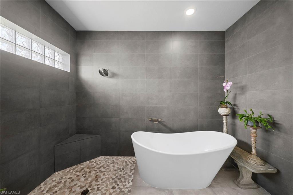 FOUNTAIN LAKES - Residential