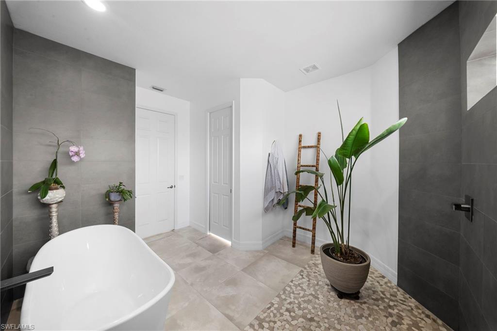 FOUNTAIN LAKES - Residential