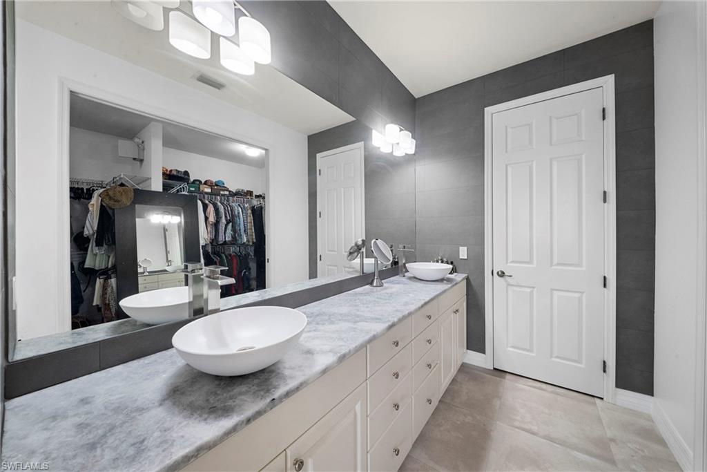 FOUNTAIN LAKES - Residential