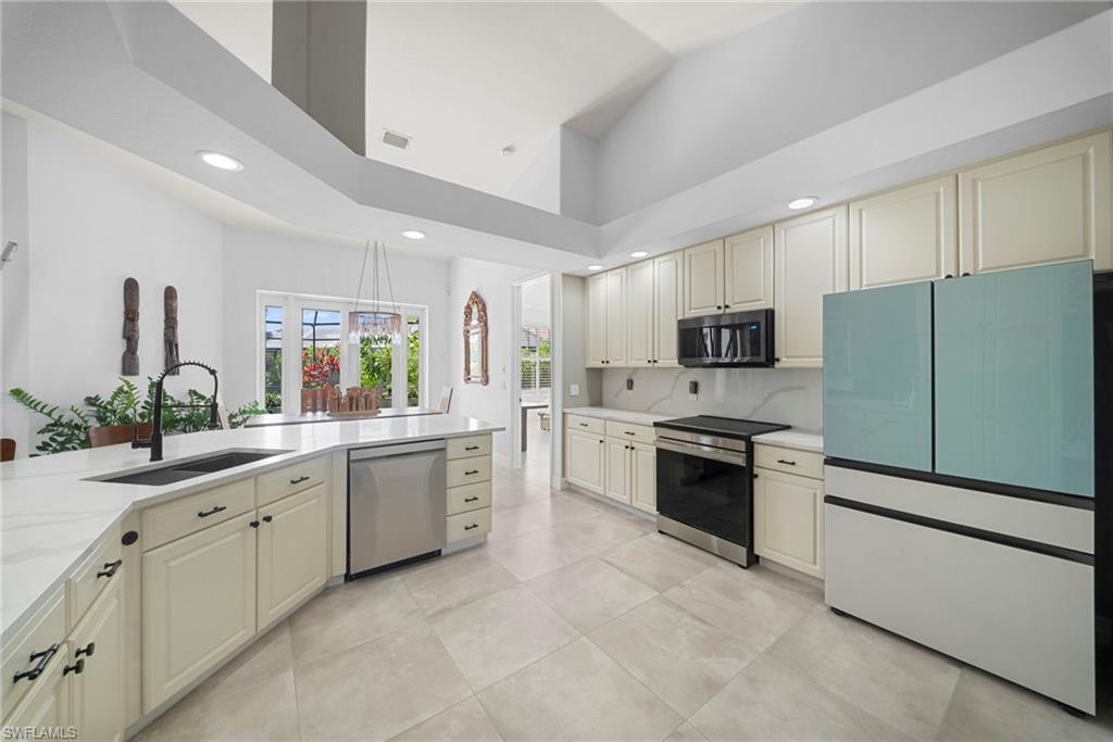 FOUNTAIN LAKES - Residential