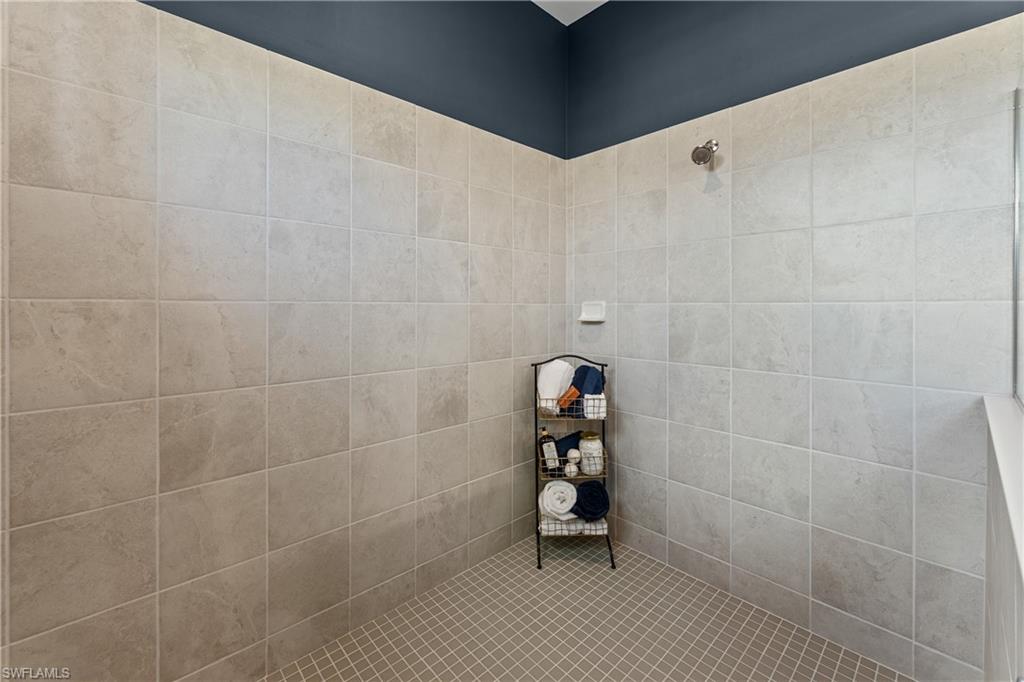 TUCKERS COVE - Residential