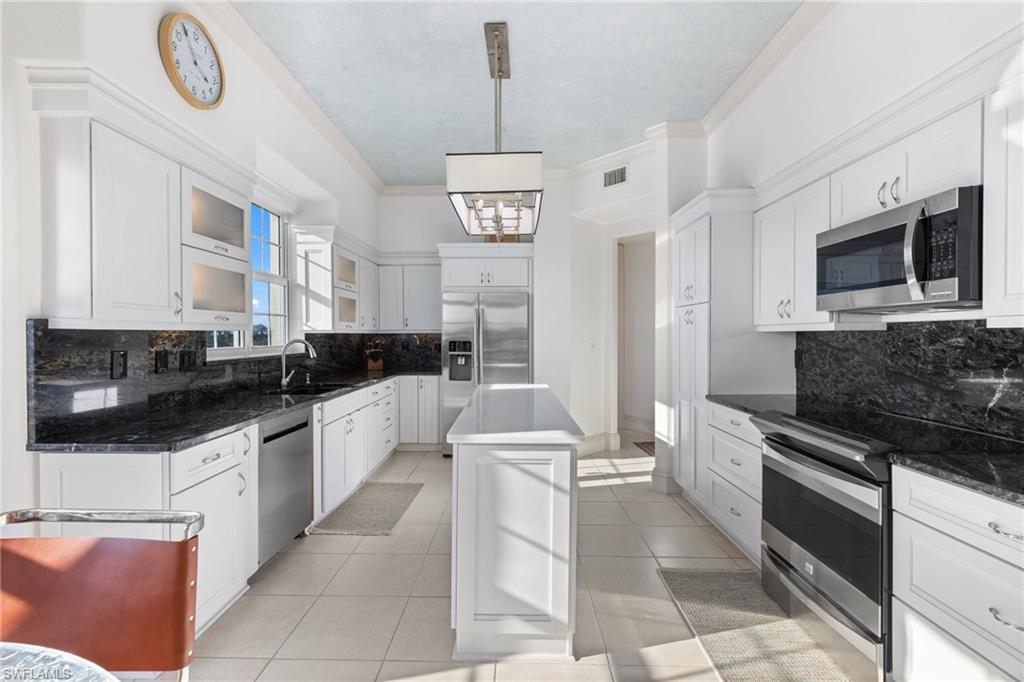 VISTA POINTE - Residential