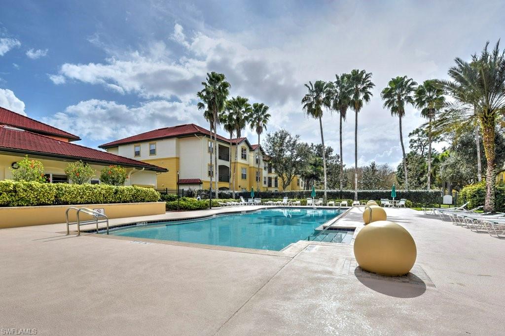 ROYAL GREENS - Residential