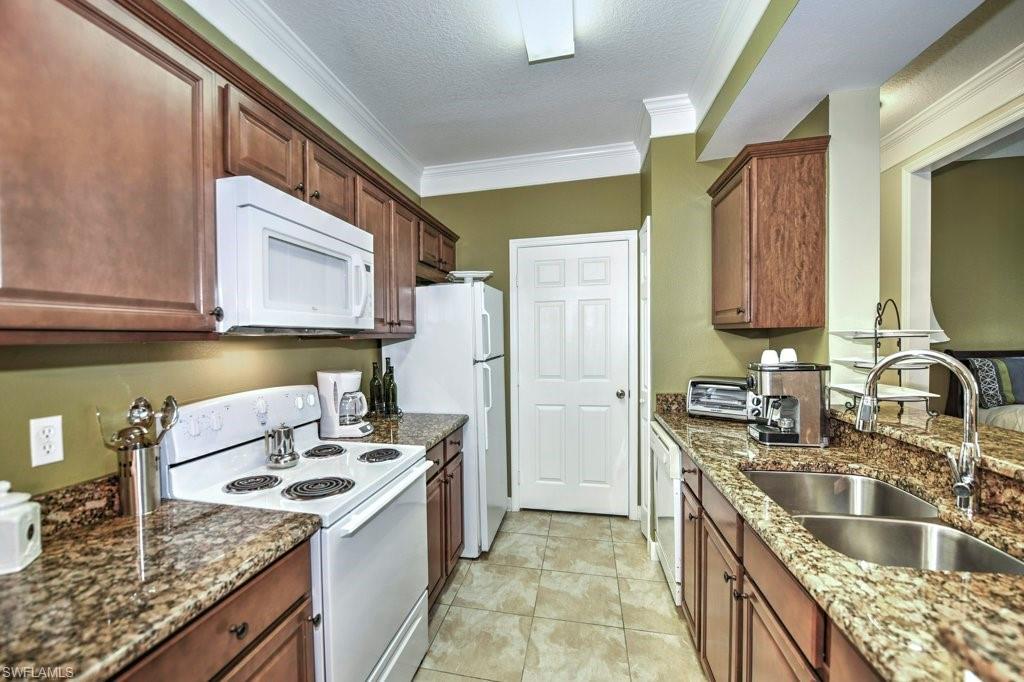 ROYAL GREENS - Residential