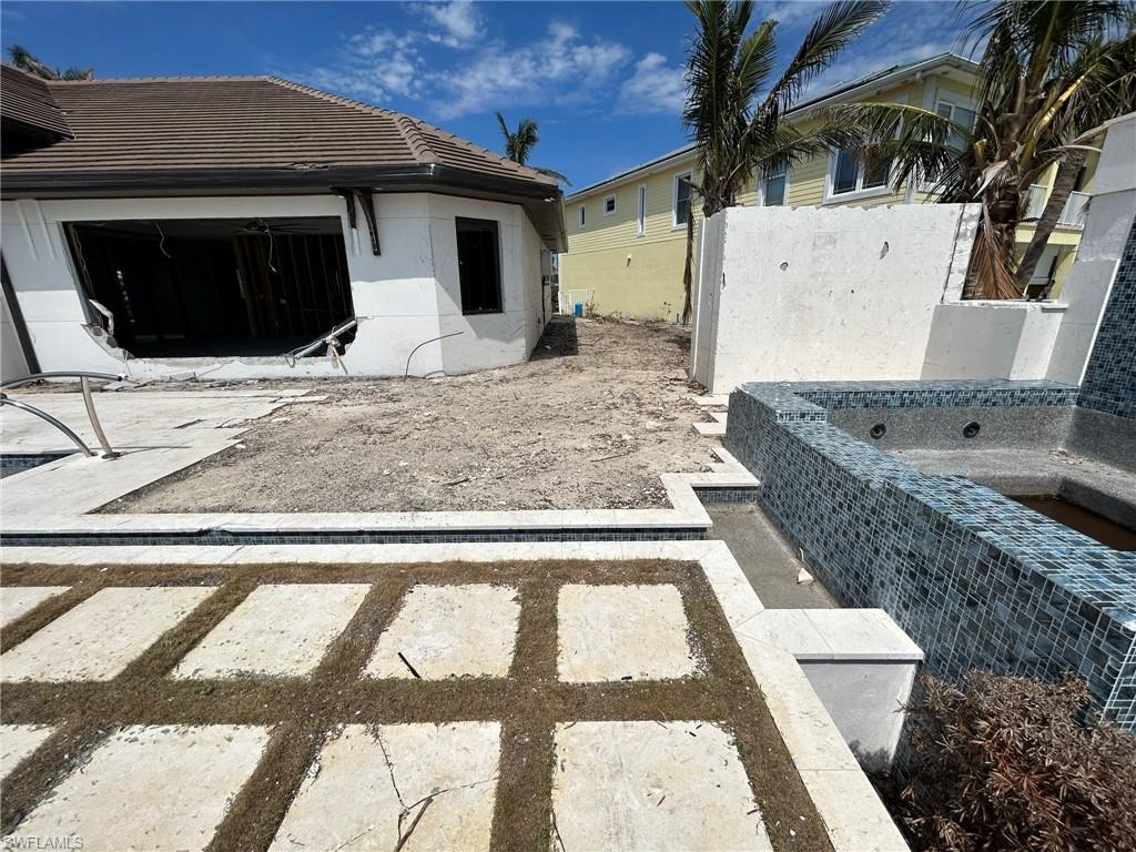 SIESTA ISLES - Residential