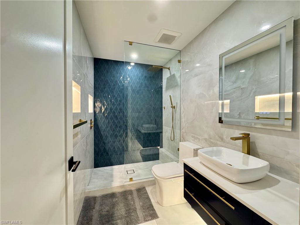 ST REGIS CLUB - Residential Lease