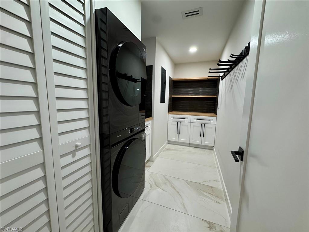ST REGIS CLUB - Residential Lease
