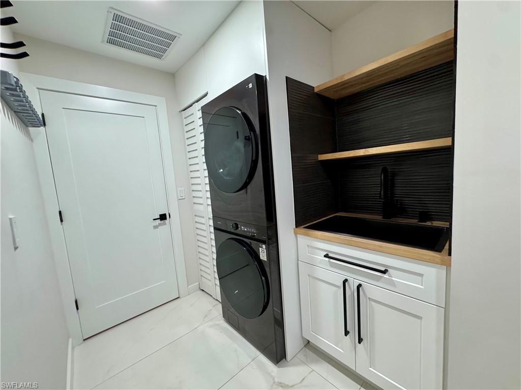 ST REGIS CLUB - Residential Lease