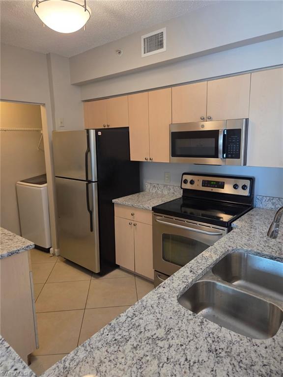 RESERVE AT NAPLES - Residential Lease