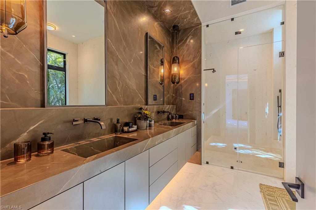 OYSTER BAY - Residential Lease