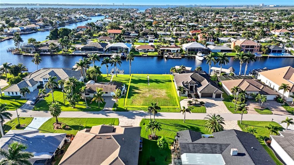 CAPE CORAL - Land