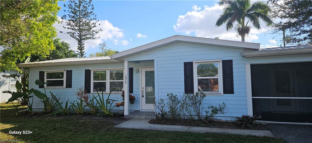 COUNTRY CLUB HOMES - Residential Lease