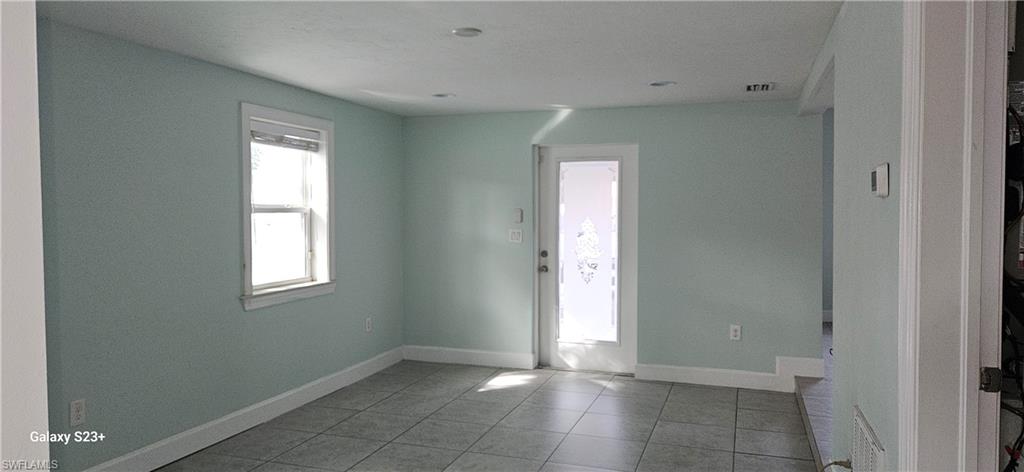 COUNTRY CLUB HOMES - Residential Lease