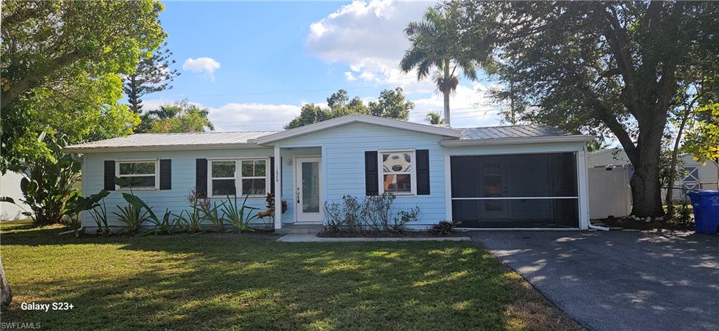 COUNTRY CLUB HOMES - Residential Lease