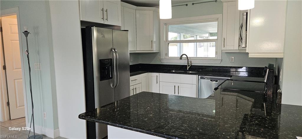 COUNTRY CLUB HOMES - Residential Lease