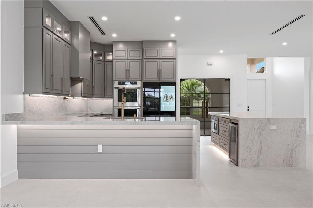 GOLDEN GATE ESTATES - Residential