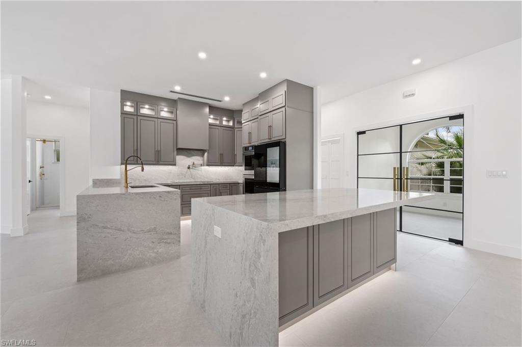 GOLDEN GATE ESTATES - Residential