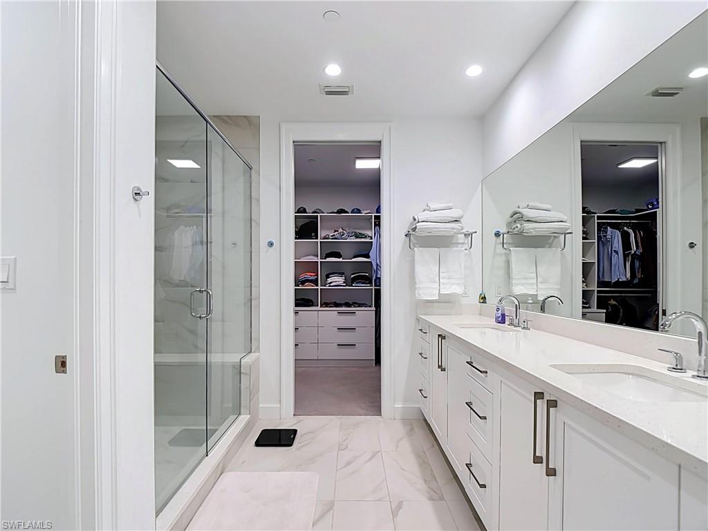 ELEVEN ELEVEN CENTRAL - Residential