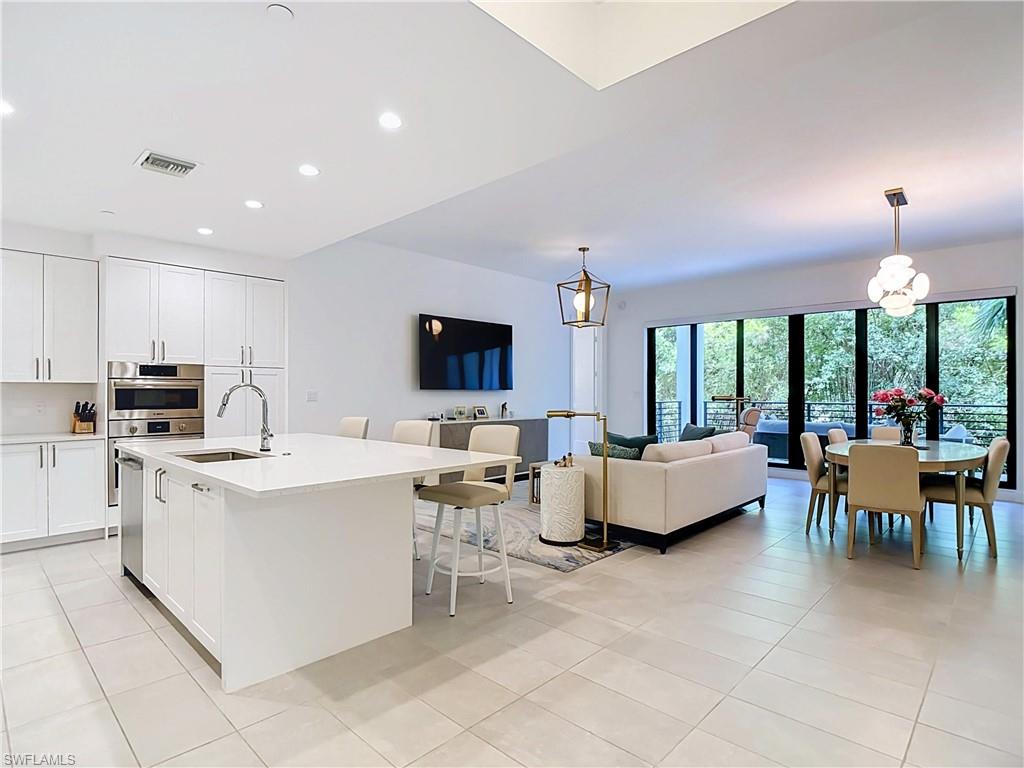 ELEVEN ELEVEN CENTRAL - Residential