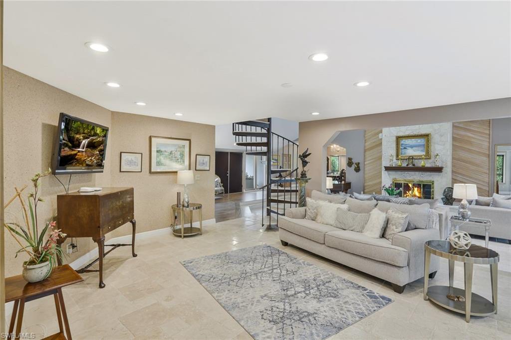 PELICAN BAY WOODS - Residential
