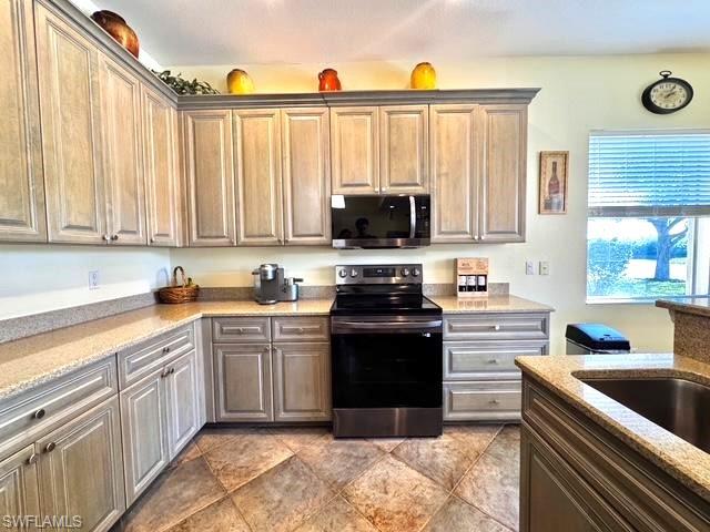 CORAL LAKES - Residential