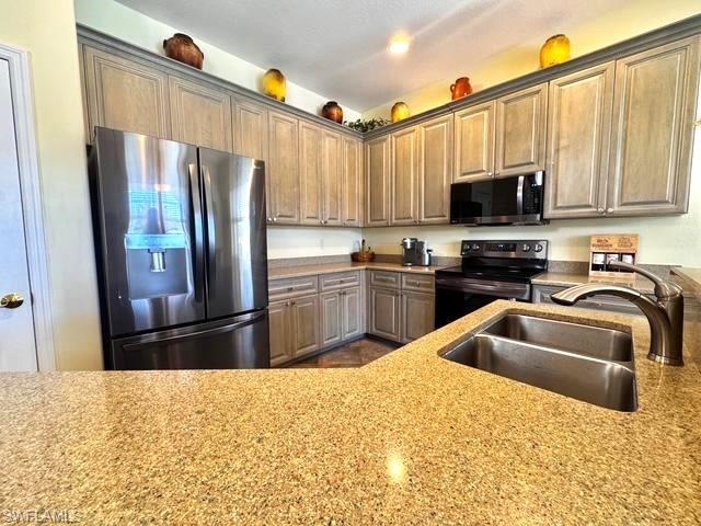 CORAL LAKES - Residential