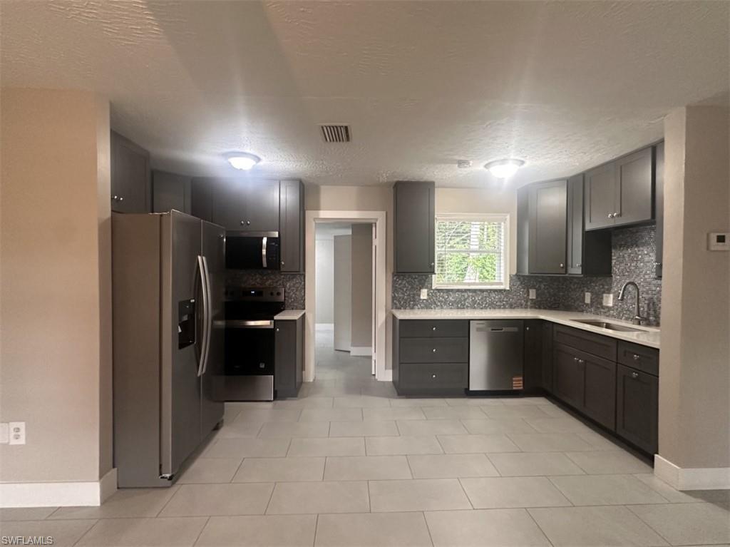 COUNTRY CLUB HOMES - Residential