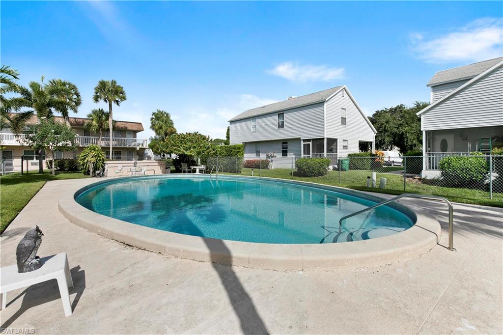 MARCO MANOR CLUB - Residential