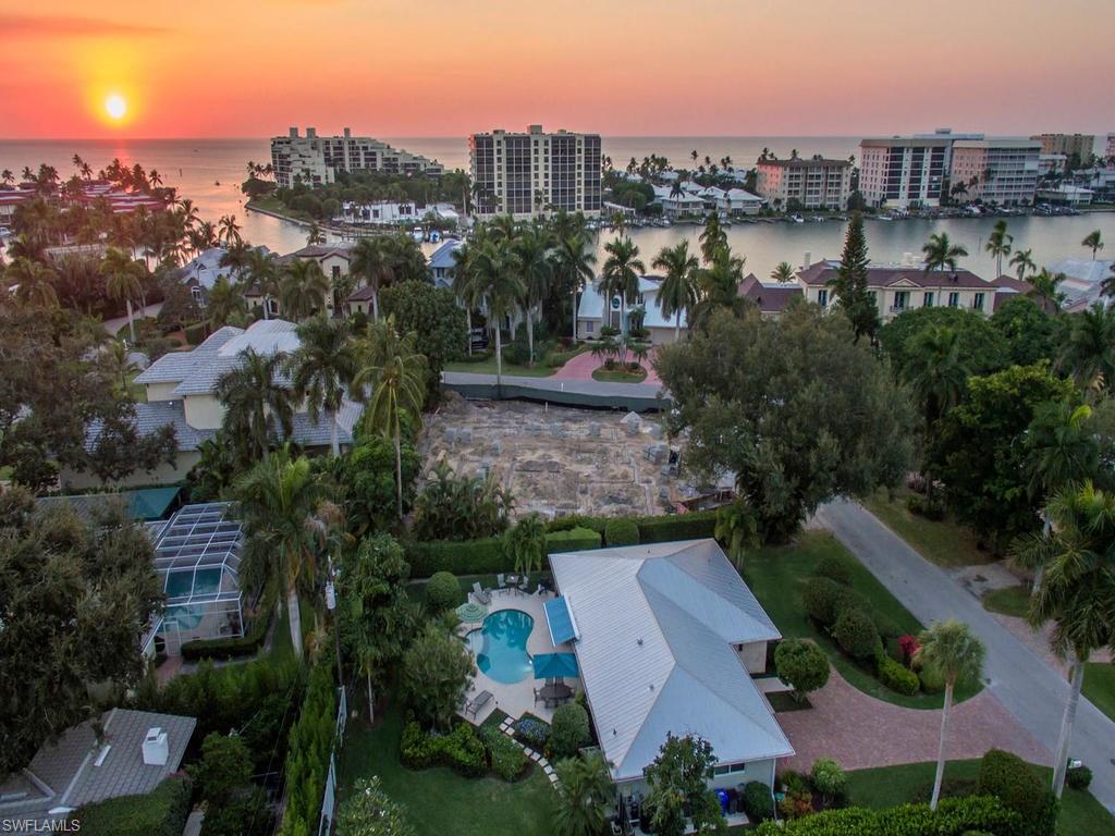 MOORINGS - Residential