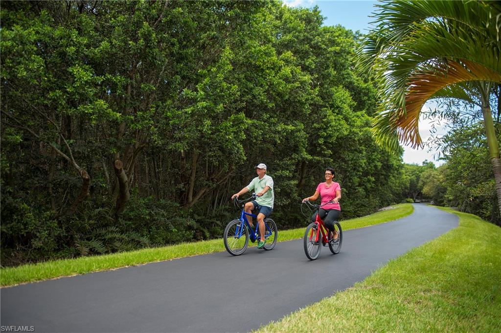 LAUREL OAKS AT PELICAN BAY - Residential