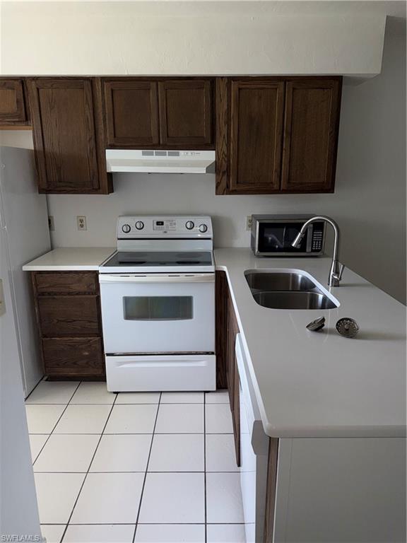 Spacious 2-bedroom, 2-bathroom apartment featuring an in-unit laundry area for added convenience. Located in a well-maintained community with a refreshing pool, this apartment offers a prime location just minutes from shopping, dining, and everyday essentials. Perfect for comfortable and convenient living.