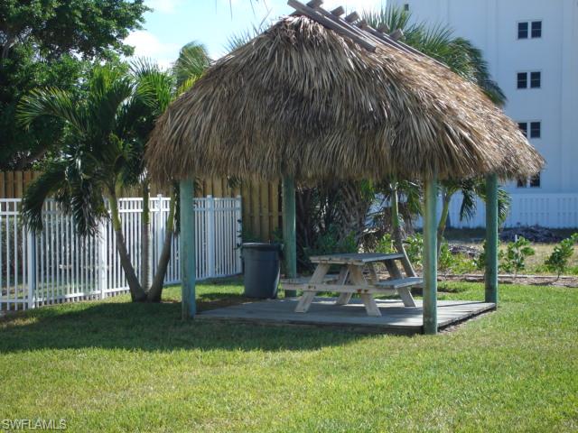 SEASIDE CONDO - Residential