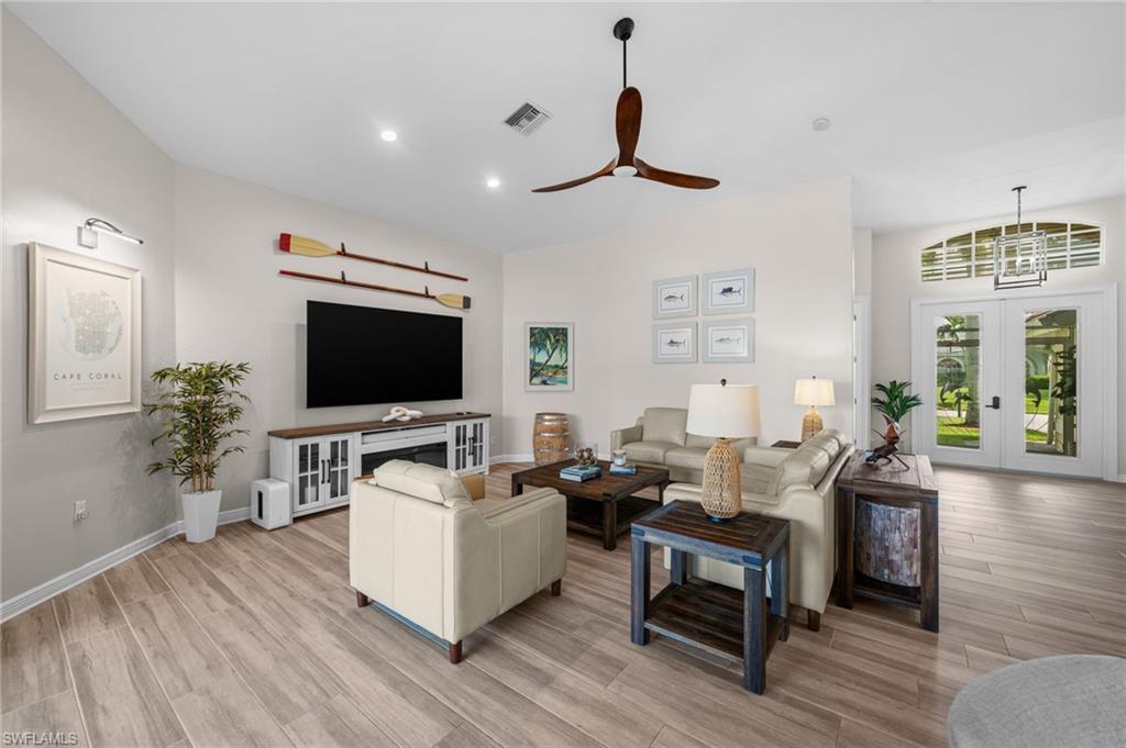 FOUR MILE COVE - Residential