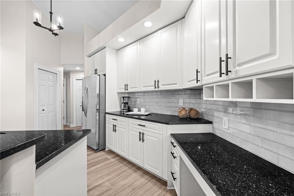 FOUR MILE COVE - Residential