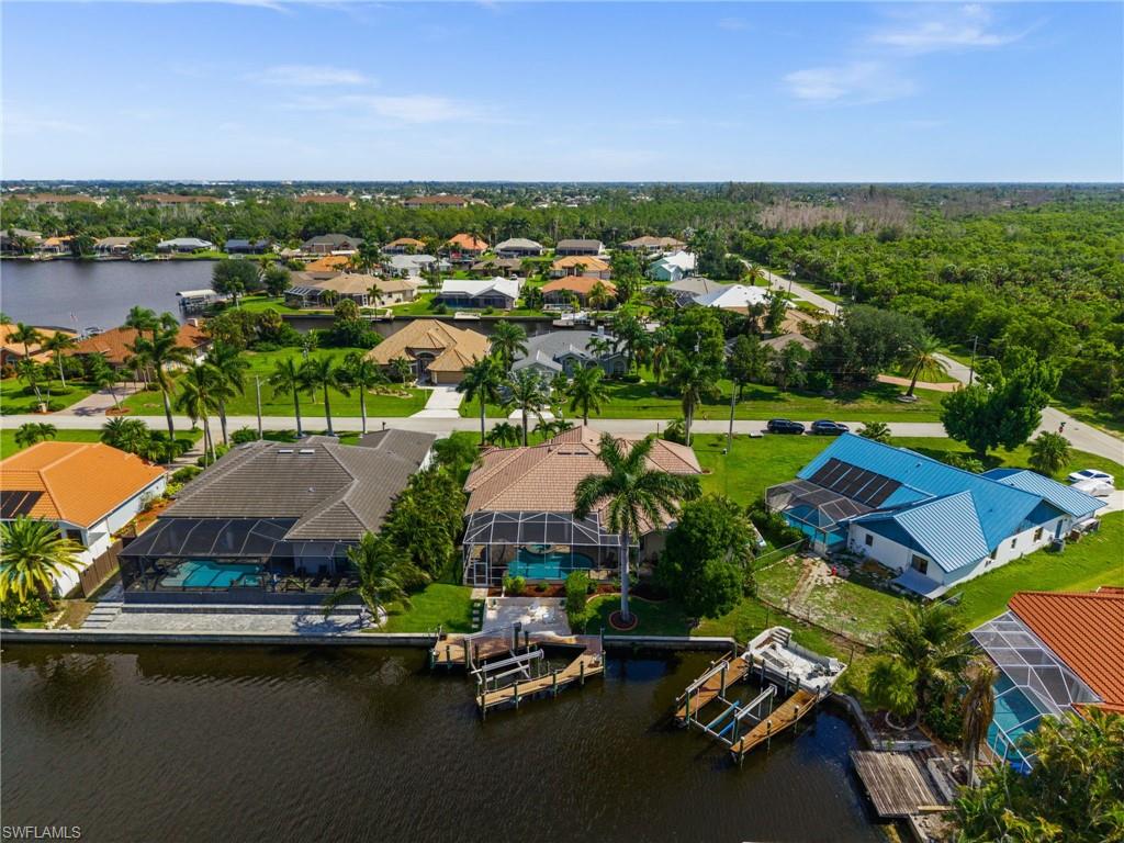 FOUR MILE COVE - Residential