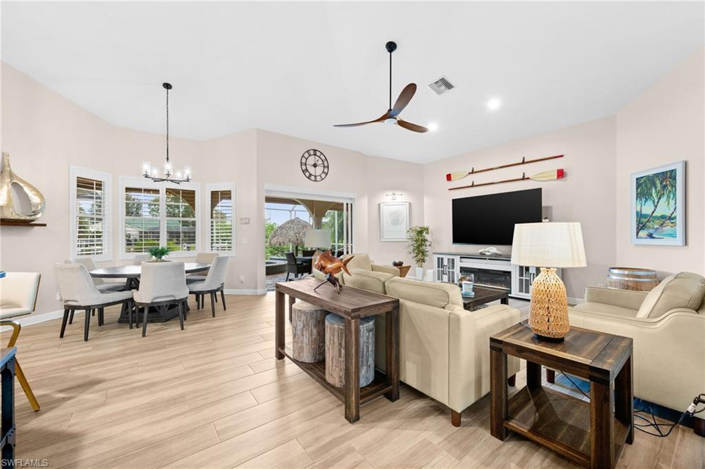 FOUR MILE COVE - Residential