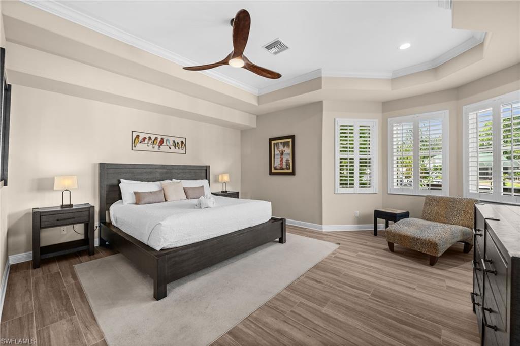 FOUR MILE COVE - Residential