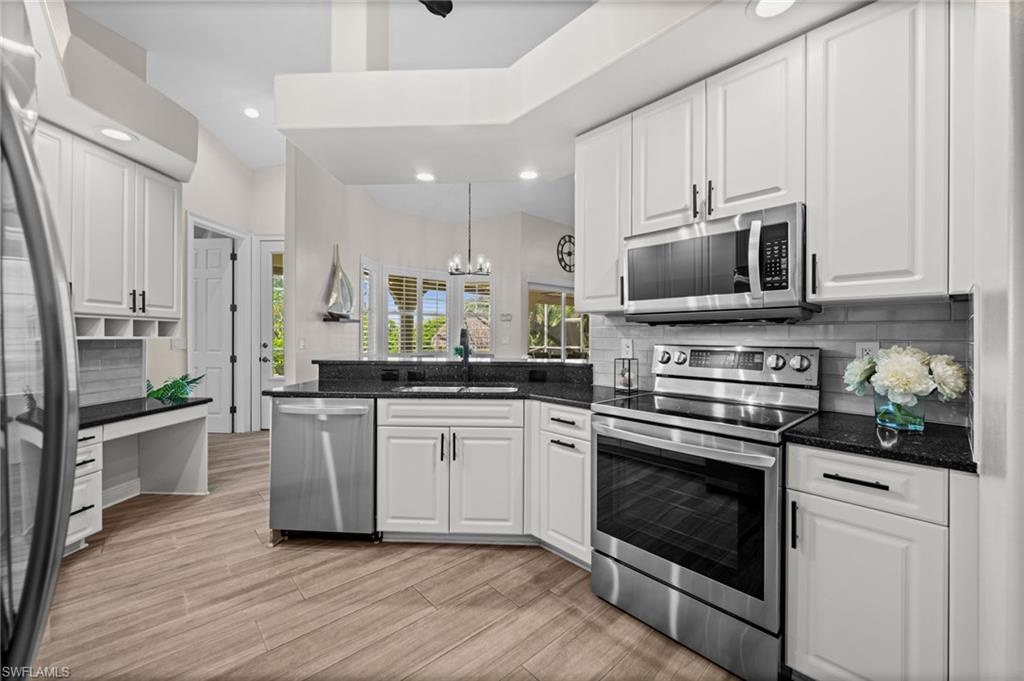 FOUR MILE COVE - Residential