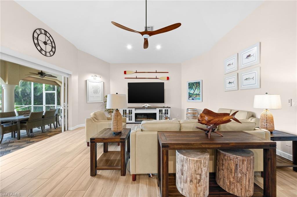 FOUR MILE COVE - Residential