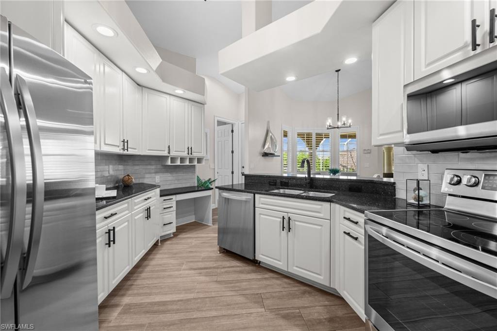 FOUR MILE COVE - Residential