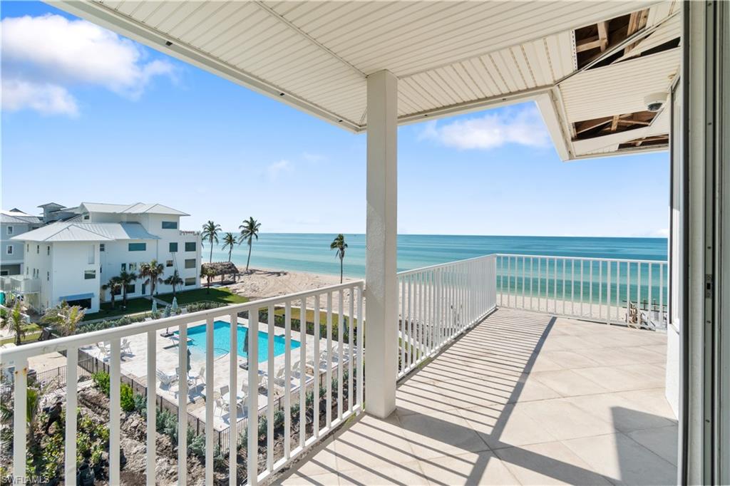 BAREFOOT BEACH - Residential