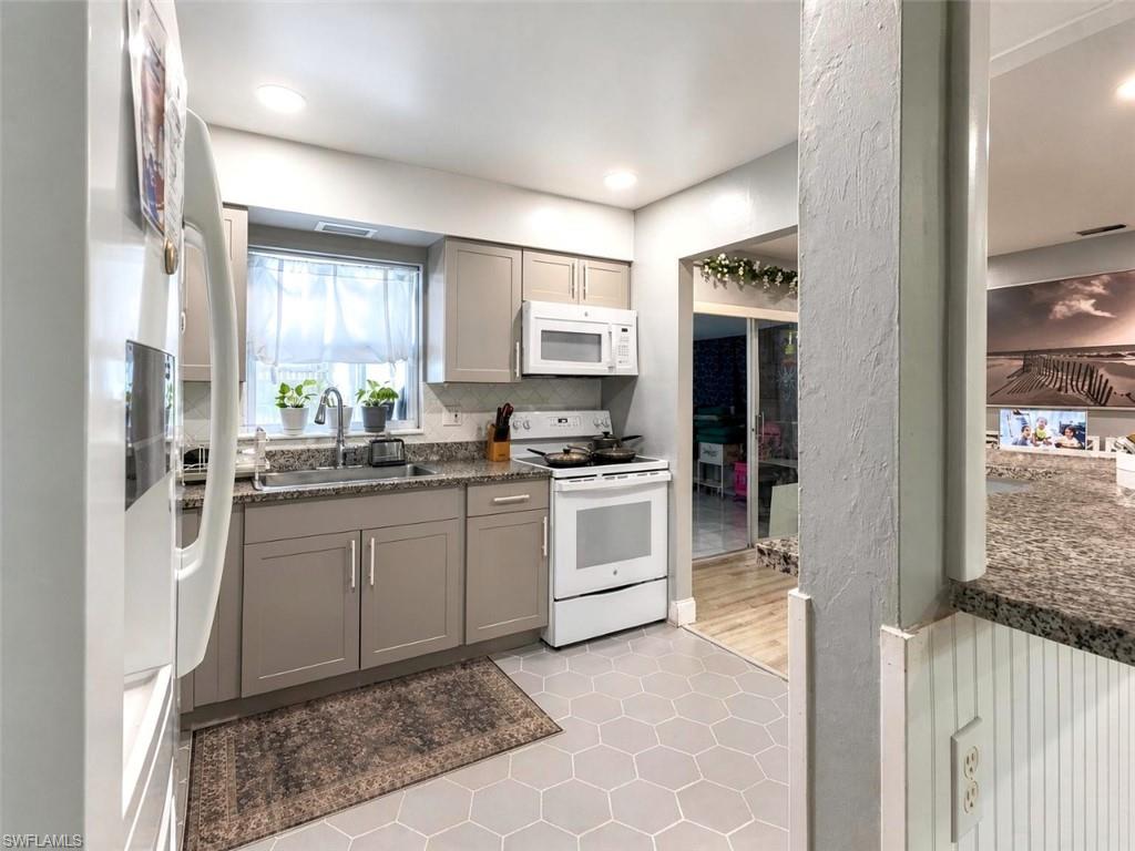 WILLOW LAKE - Residential